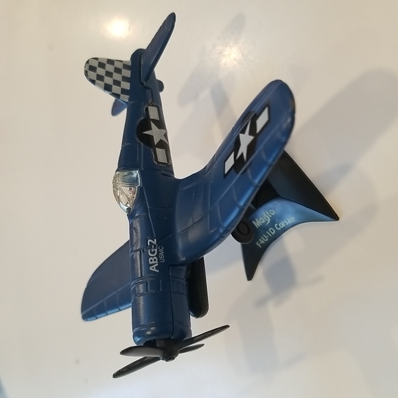 Maisto F4U-1D Corsair with stand - Picture 2 of 11